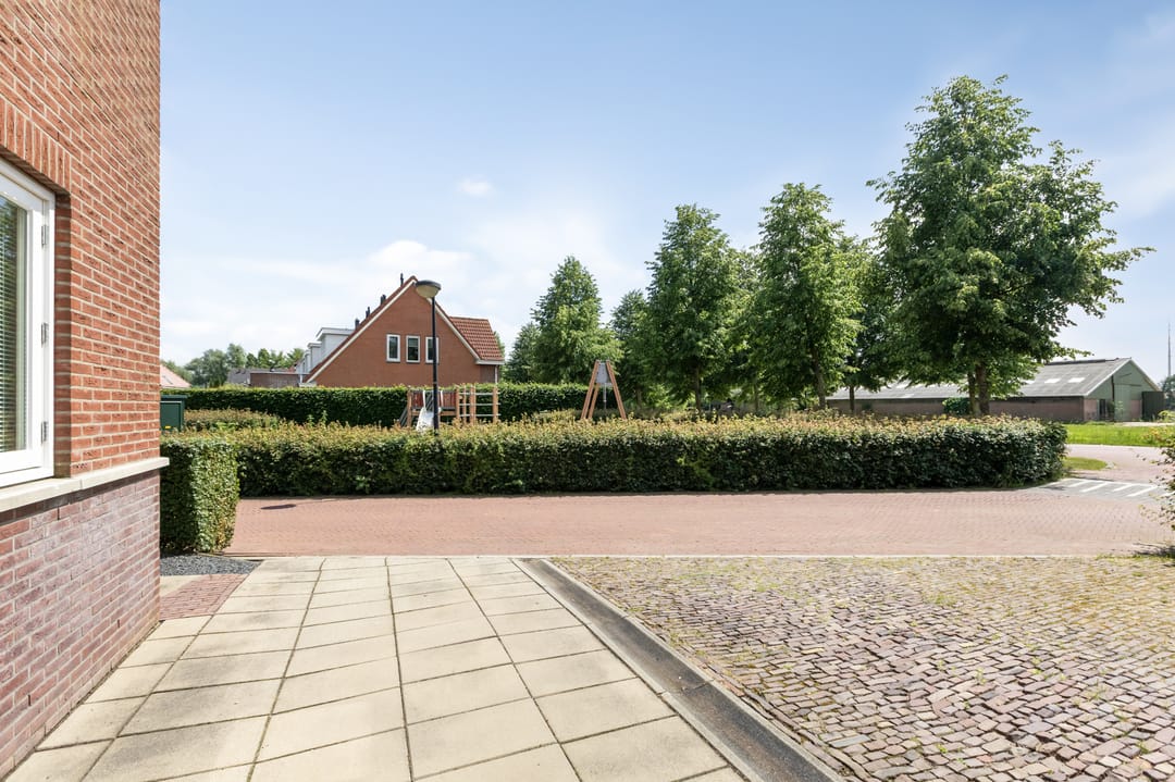 Spacious Semi-Detached Family Home with Garage in Dichteren — 16