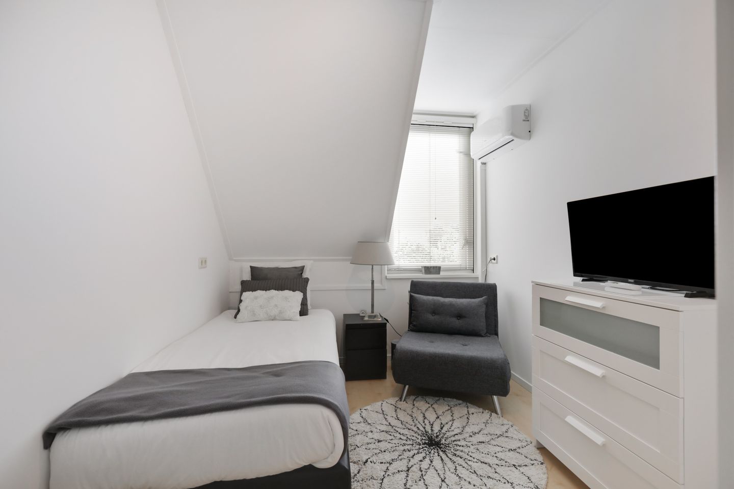 Spacious Semi-Detached Family Home with Garage in Dichteren — 50