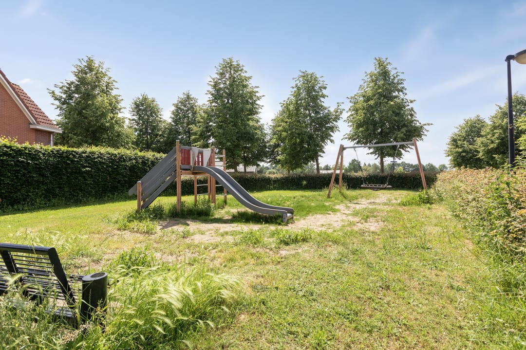 Spacious Semi-Detached Family Home with Garage in Dichteren — 11
