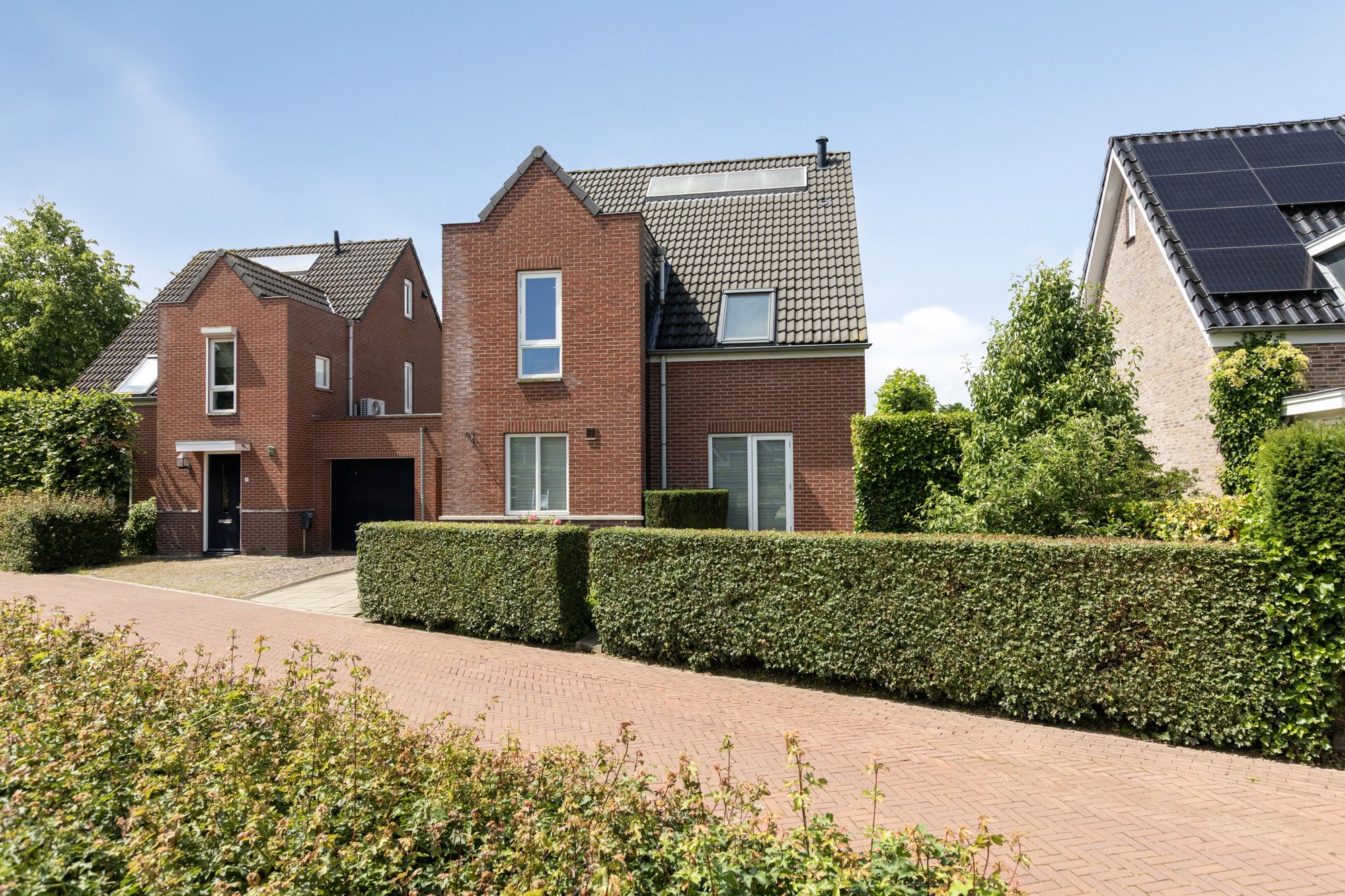 Spacious Semi-Detached Family Home with Garage in Dichteren — 9