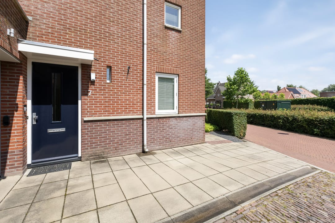 Spacious Semi-Detached Family Home with Garage in Dichteren — 17
