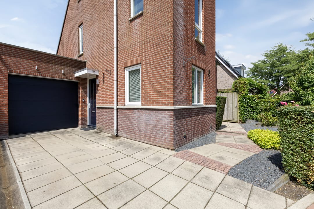 Spacious Semi-Detached Family Home with Garage in Dichteren — 13
