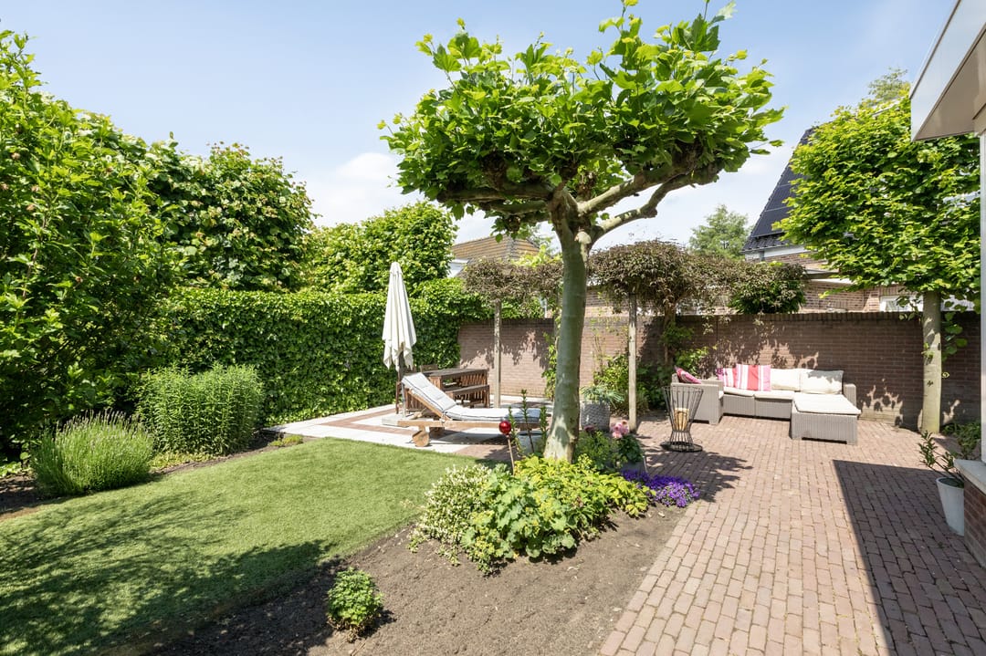 Spacious Semi-Detached Family Home with Garage in Dichteren — 38
