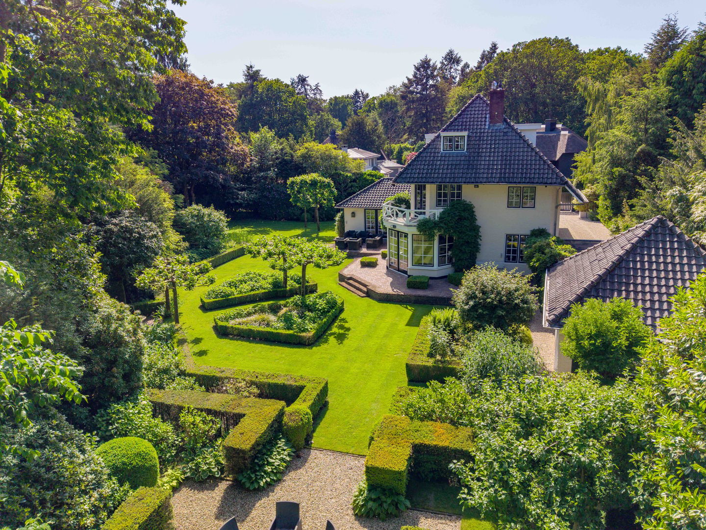 Characterful 1927 Villa with Guesthouse in Blaricum's Golden Triangle — 55