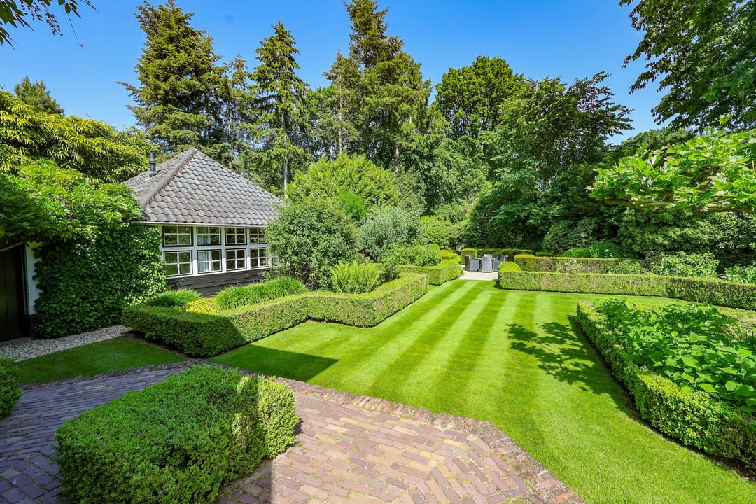 Characterful 1927 Villa with Guesthouse in Blaricum's Golden Triangle — 37