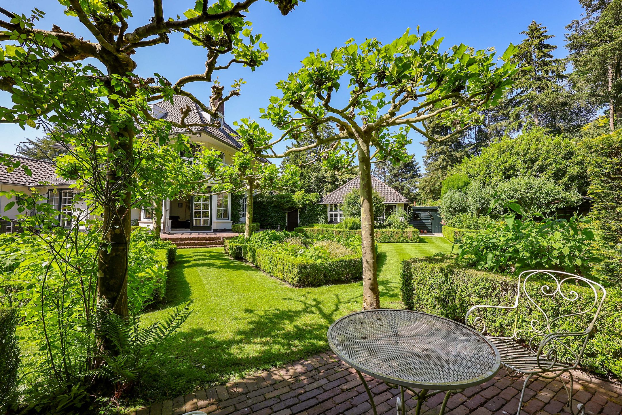 Characterful 1927 Villa with Guesthouse in Blaricum's Golden Triangle — 45
