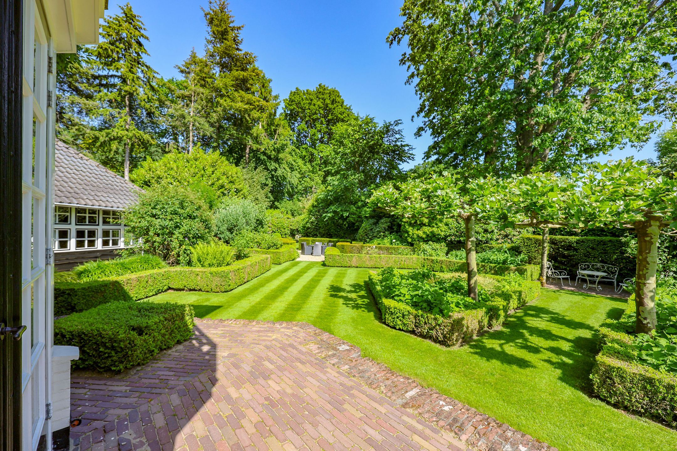 Characterful 1927 Villa with Guesthouse in Blaricum's Golden Triangle — 54