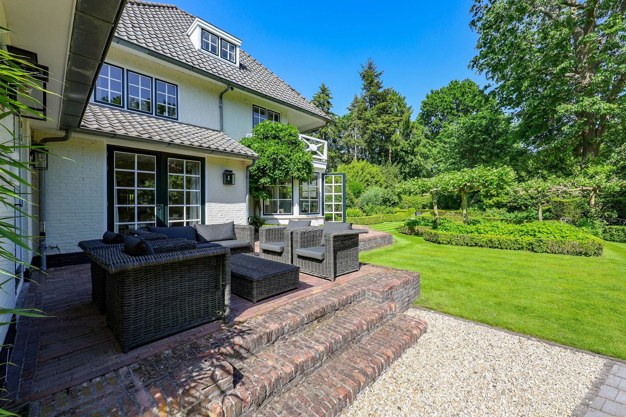Characterful 1927 Villa with Guesthouse in Blaricum's Golden Triangle — 51
