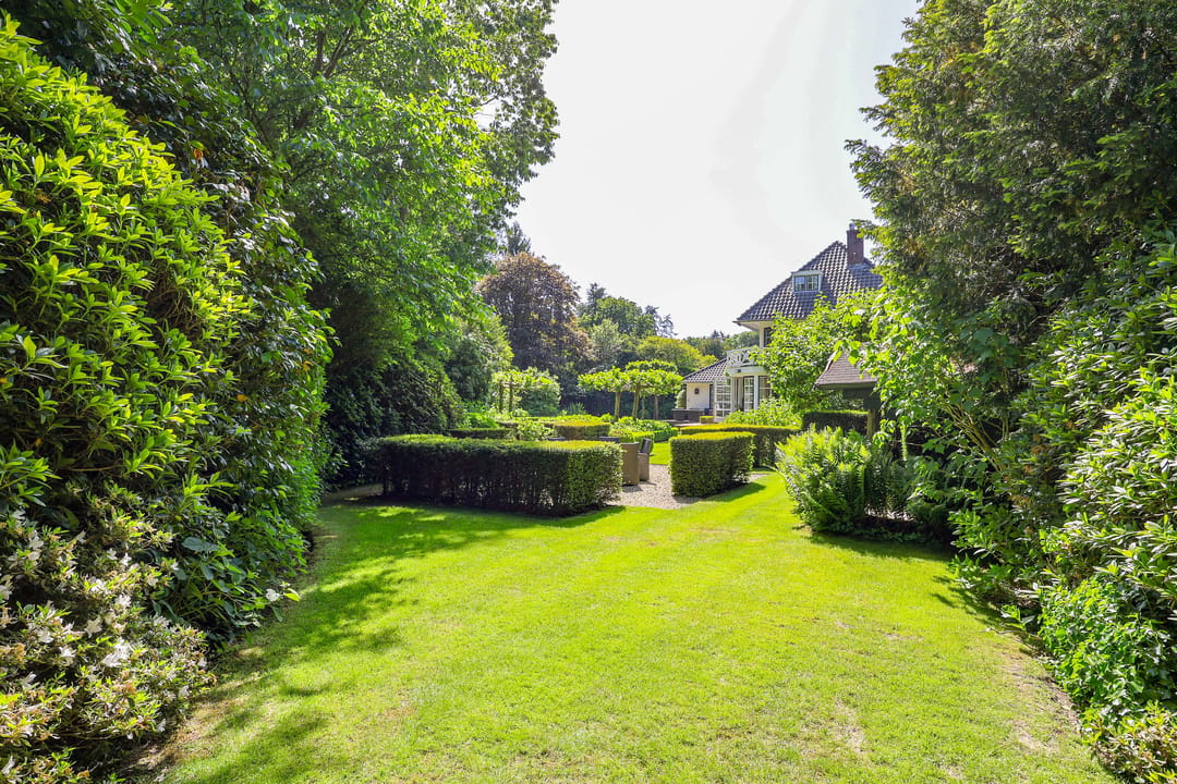 Characterful 1927 Villa with Guesthouse in Blaricum's Golden Triangle — 47