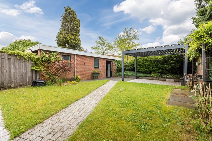 Photo 2 of Anna van Burenweg 24