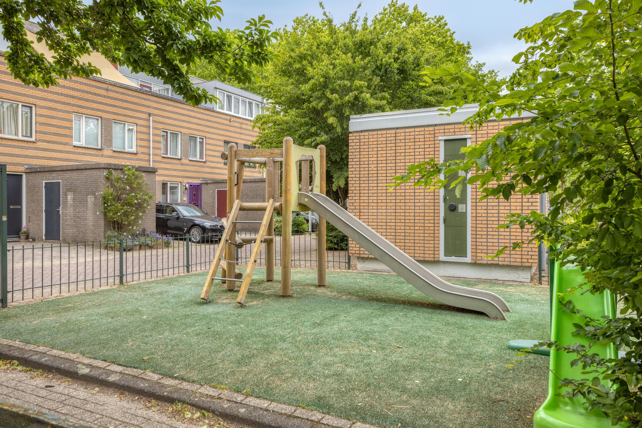 Charming Family Home with West-Facing Garden in Child-Friendly Kadoelen — 27