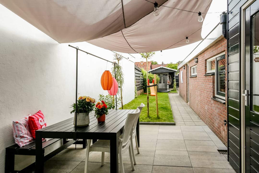 Spacious Family Home with Deep Southeast-Facing Garden and Garage Near Nature — 31