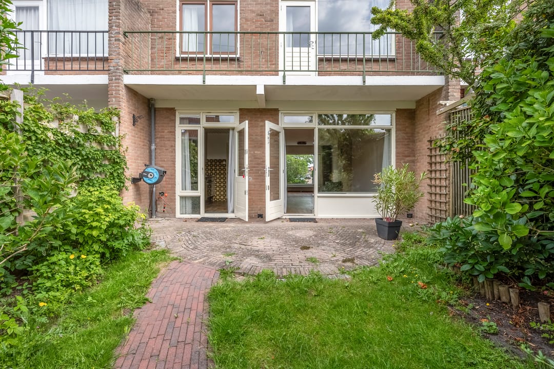 Spacious Six-Bedroom Family Home with South-Facing Garden in Oosterduinkwartier — 16