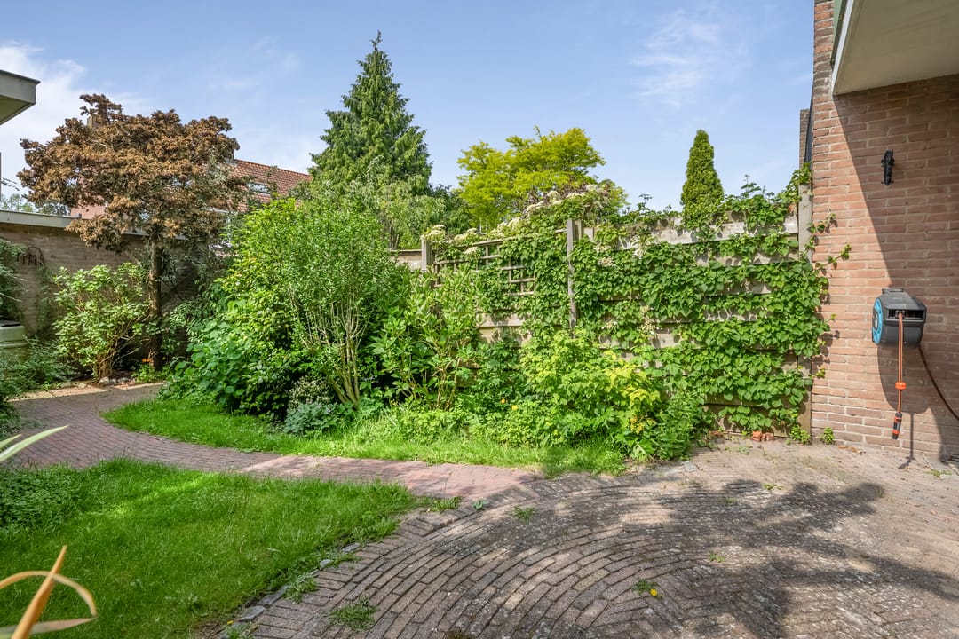 Spacious Six-Bedroom Family Home with South-Facing Garden in Oosterduinkwartier — 13