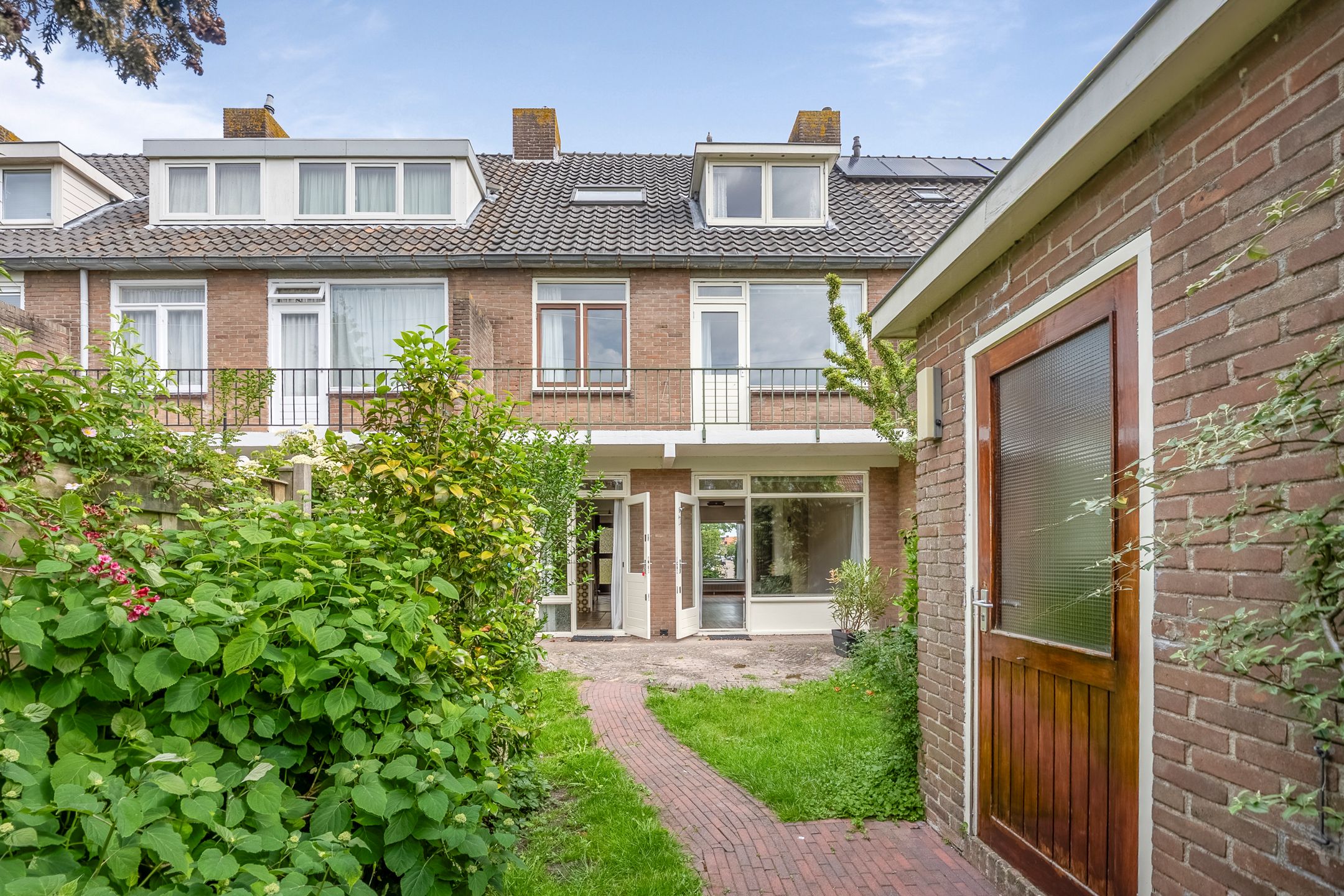 Spacious Six-Bedroom Family Home with South-Facing Garden in Oosterduinkwartier — 15