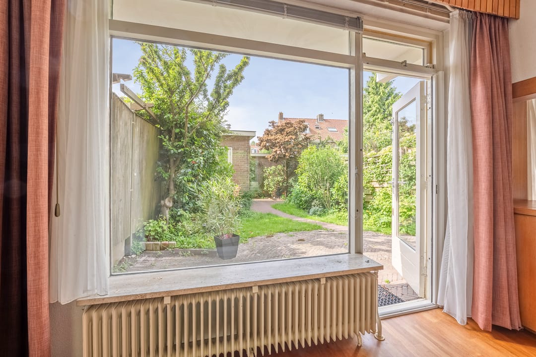 Spacious Six-Bedroom Family Home with South-Facing Garden in Oosterduinkwartier — 11