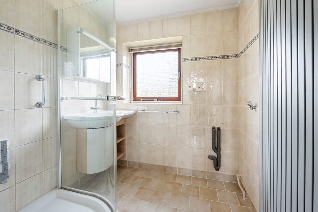 Spacious Six-Bedroom Family Home with South-Facing Garden in Oosterduinkwartier — 32
