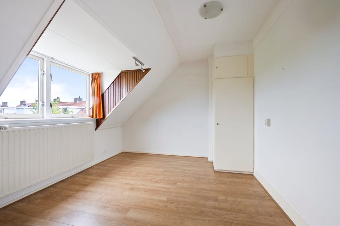 Spacious Six-Bedroom Family Home with South-Facing Garden in Oosterduinkwartier — 38