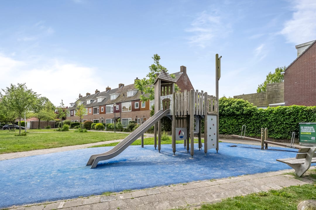 Spacious Six-Bedroom Family Home with South-Facing Garden in Oosterduinkwartier — 46
