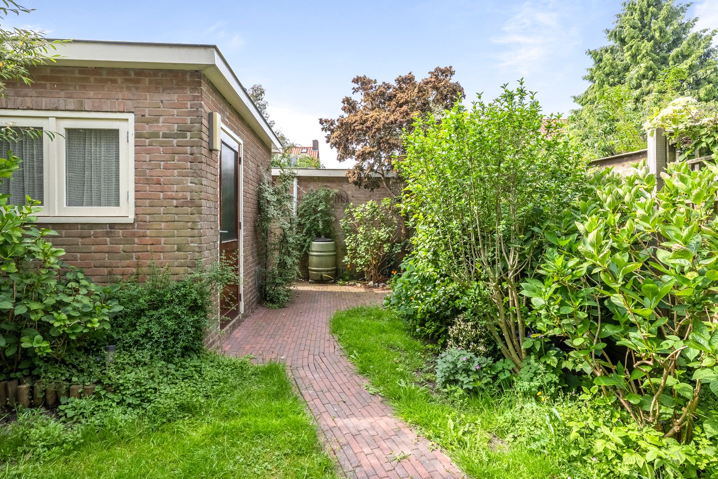 Spacious Six-Bedroom Family Home with South-Facing Garden in Oosterduinkwartier — 14