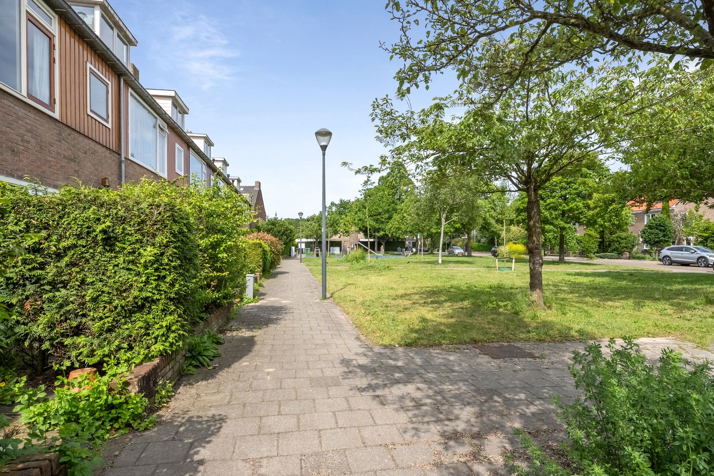 Spacious Six-Bedroom Family Home with South-Facing Garden in Oosterduinkwartier — 44