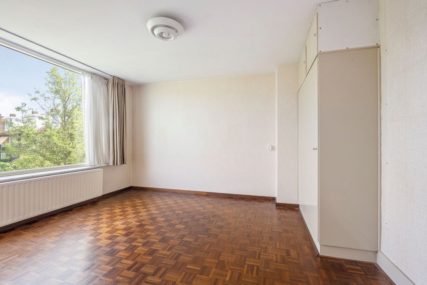 Spacious Six-Bedroom Family Home with South-Facing Garden in Oosterduinkwartier — 29