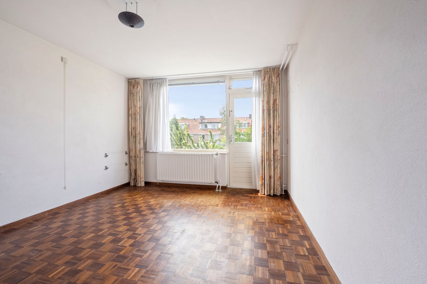 Spacious Six-Bedroom Family Home with South-Facing Garden in Oosterduinkwartier — 25