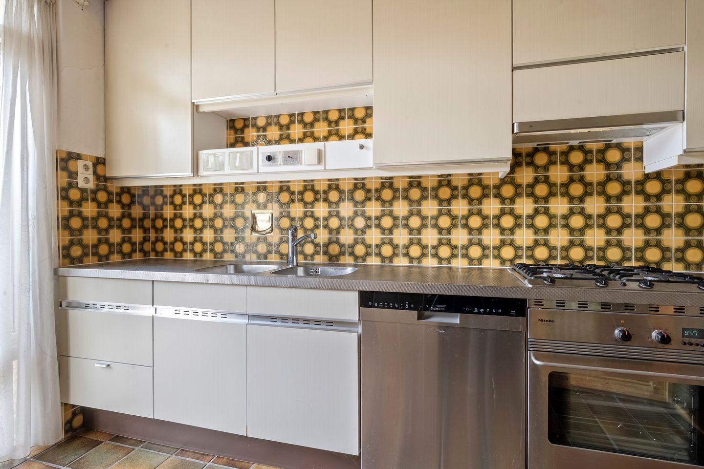 Spacious Six-Bedroom Family Home with South-Facing Garden in Oosterduinkwartier — 19