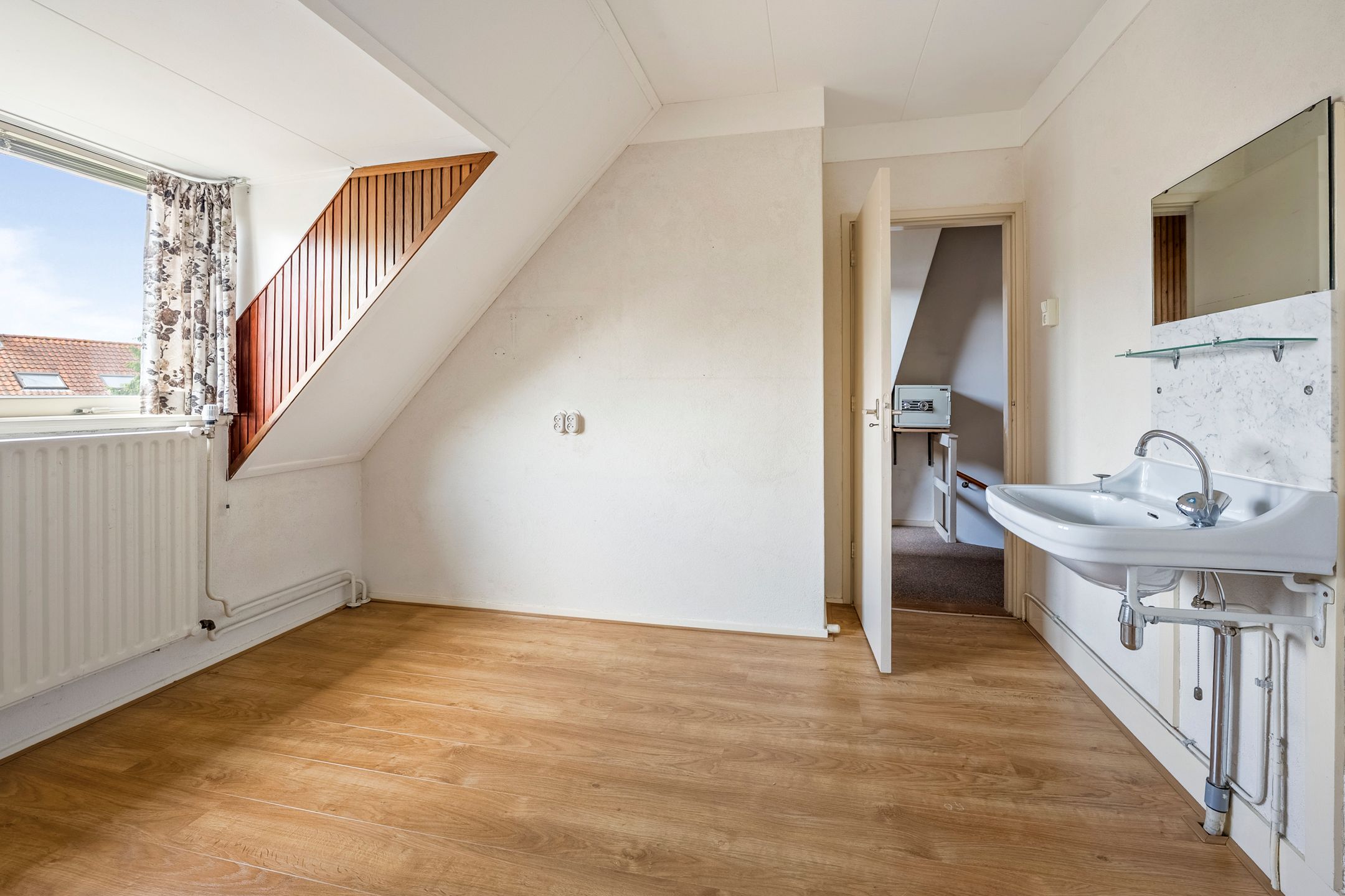 Spacious Six-Bedroom Family Home with South-Facing Garden in Oosterduinkwartier — 36