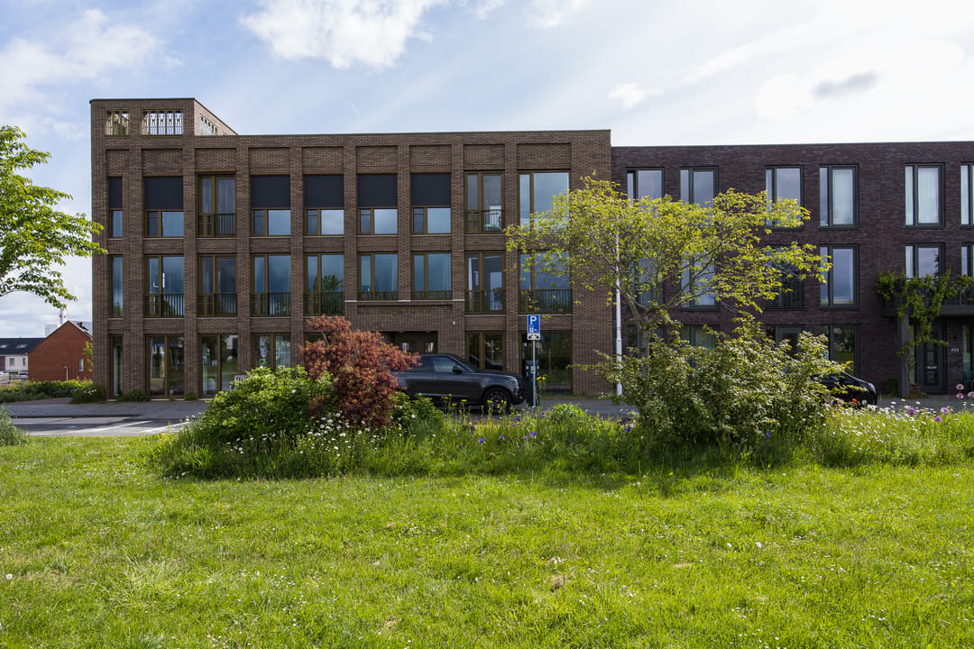 Appartement moderne au rez-de-chaussée avec patio privé et parking à Leeuwesteyn