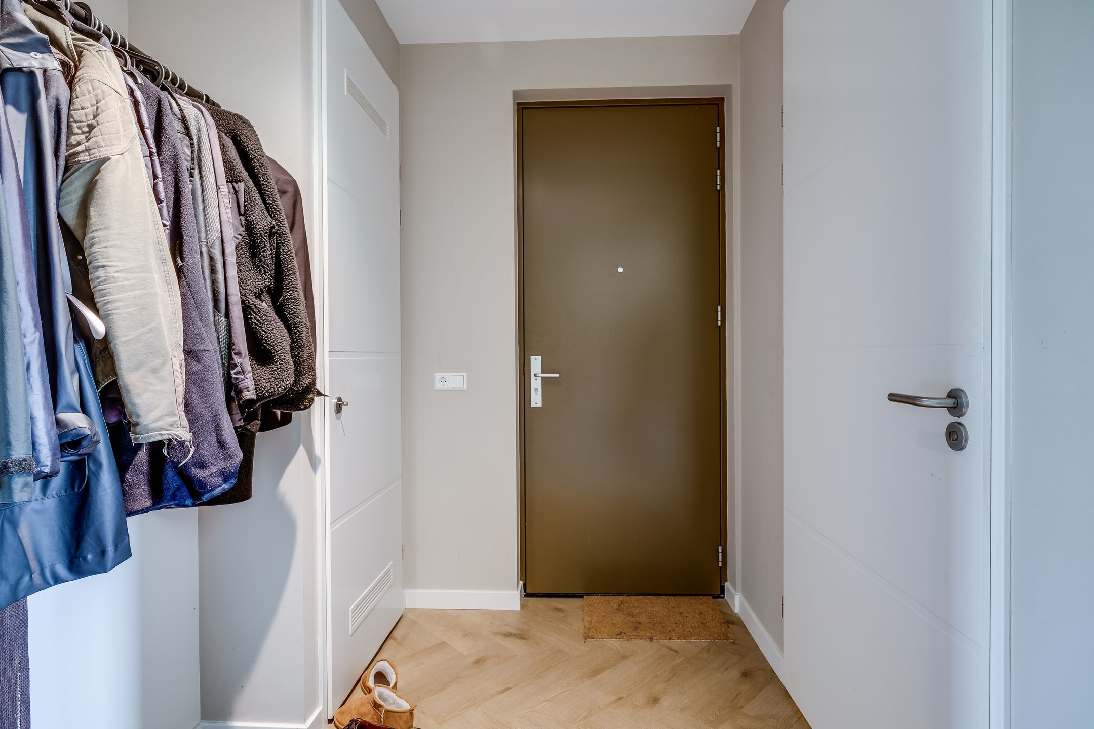 Modern Ground-Floor Apartment with Private Patio and Parking in Leeuwesteyn — 33