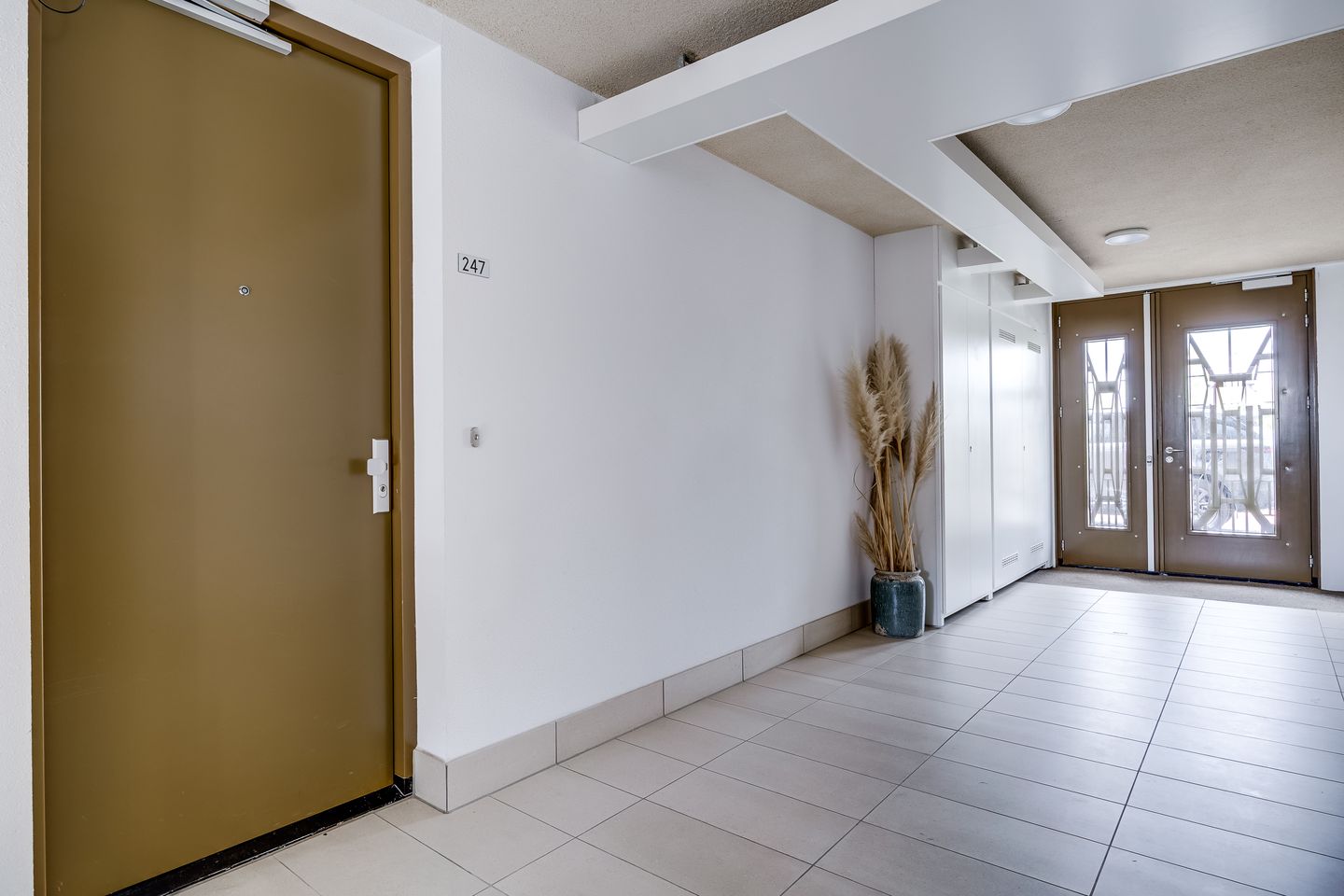 Modern Ground-Floor Apartment with Private Patio and Parking in Leeuwesteyn — 34