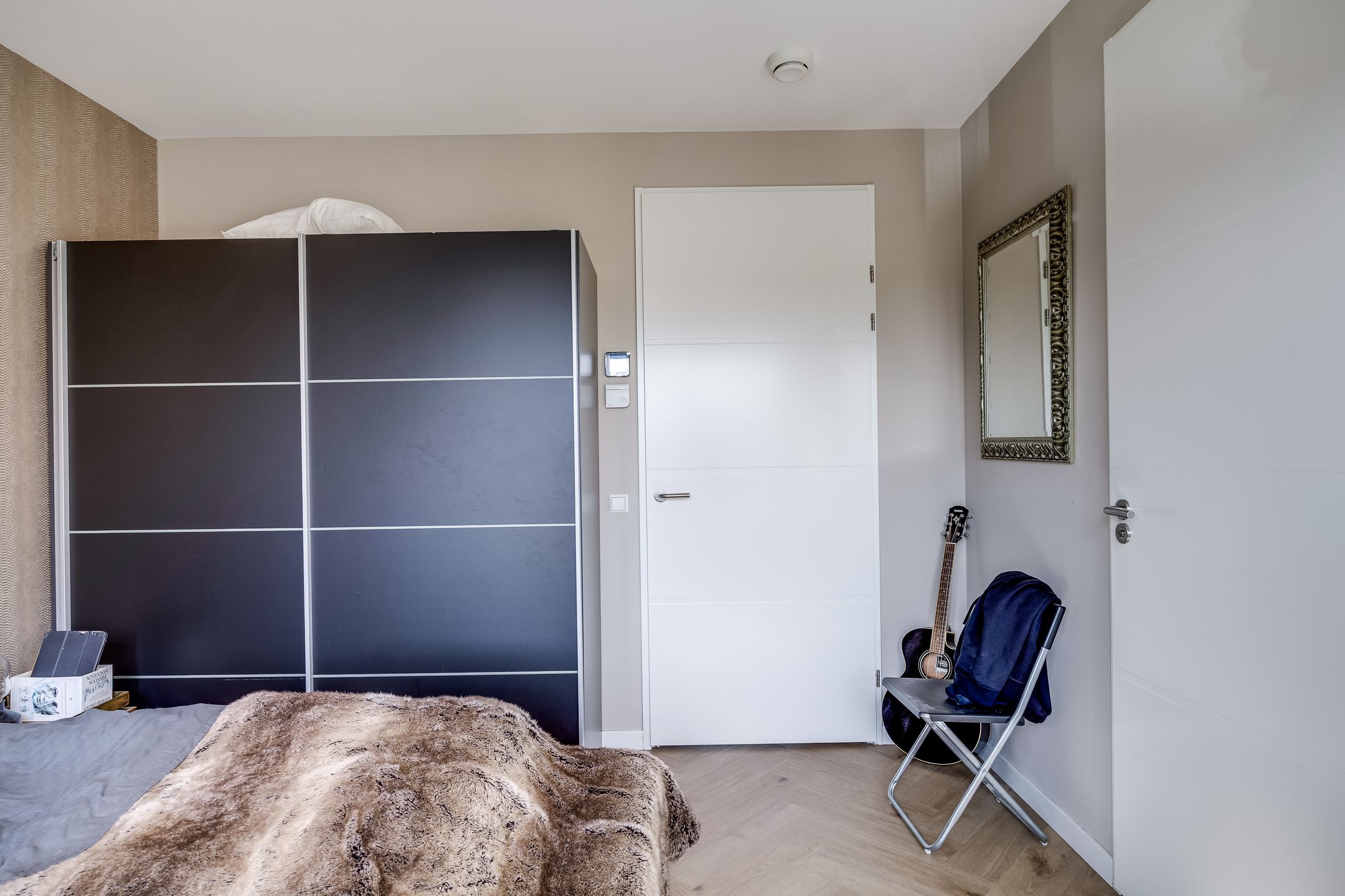 Modern Ground-Floor Apartment with Private Patio and Parking in Leeuwesteyn — 21