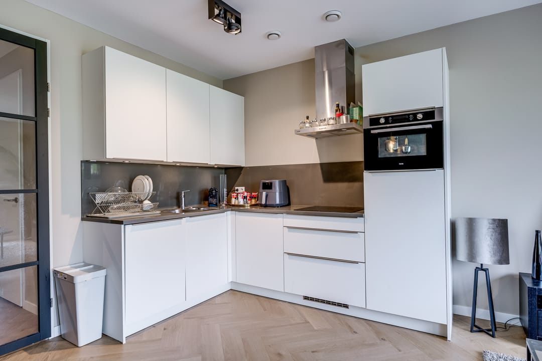 Modern Ground-Floor Apartment with Private Patio and Parking in Leeuwesteyn — 13