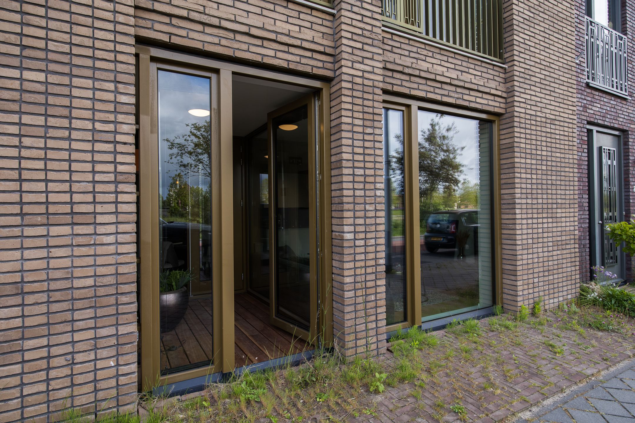 Modern Ground-Floor Apartment with Private Patio and Parking in Leeuwesteyn — 39