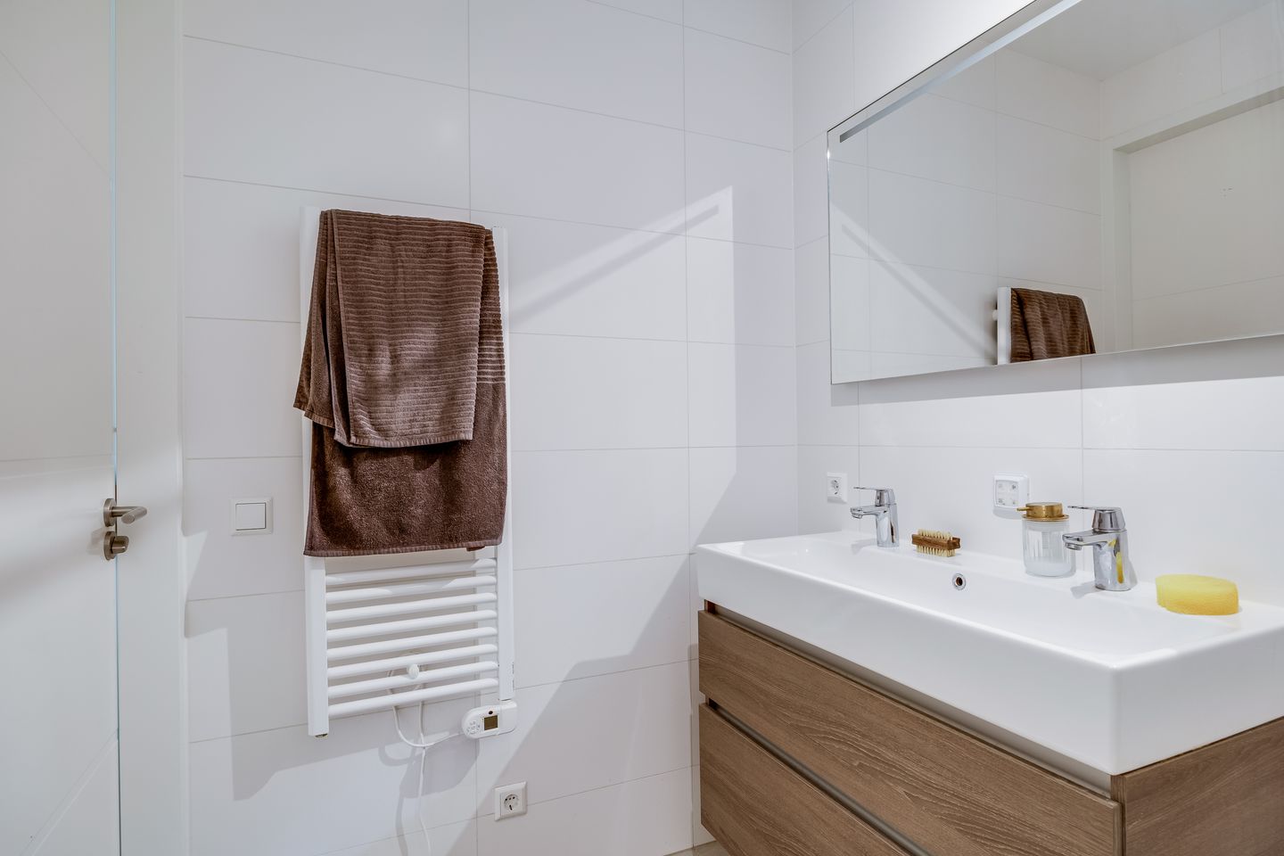 Modern Ground-Floor Apartment with Private Patio and Parking in Leeuwesteyn — 25