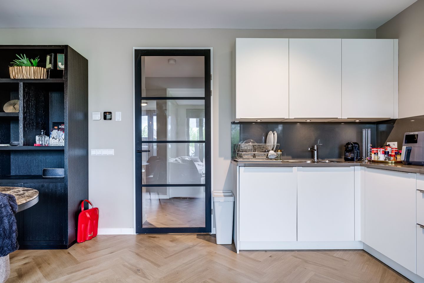 Modern Ground-Floor Apartment with Private Patio and Parking in Leeuwesteyn — 14