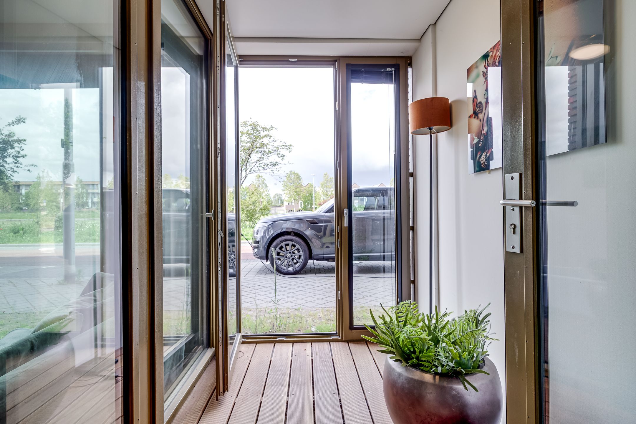 Modern Ground-Floor Apartment with Private Patio and Parking in Leeuwesteyn — 30