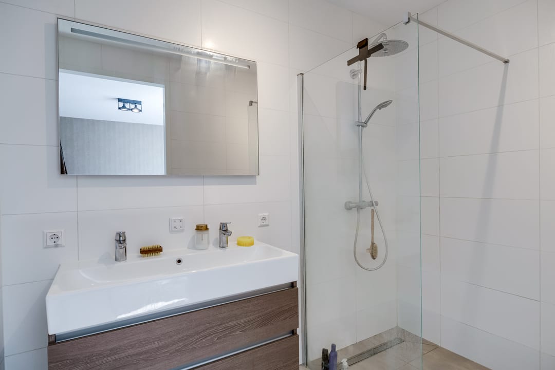 Modern Ground-Floor Apartment with Private Patio and Parking in Leeuwesteyn — 23