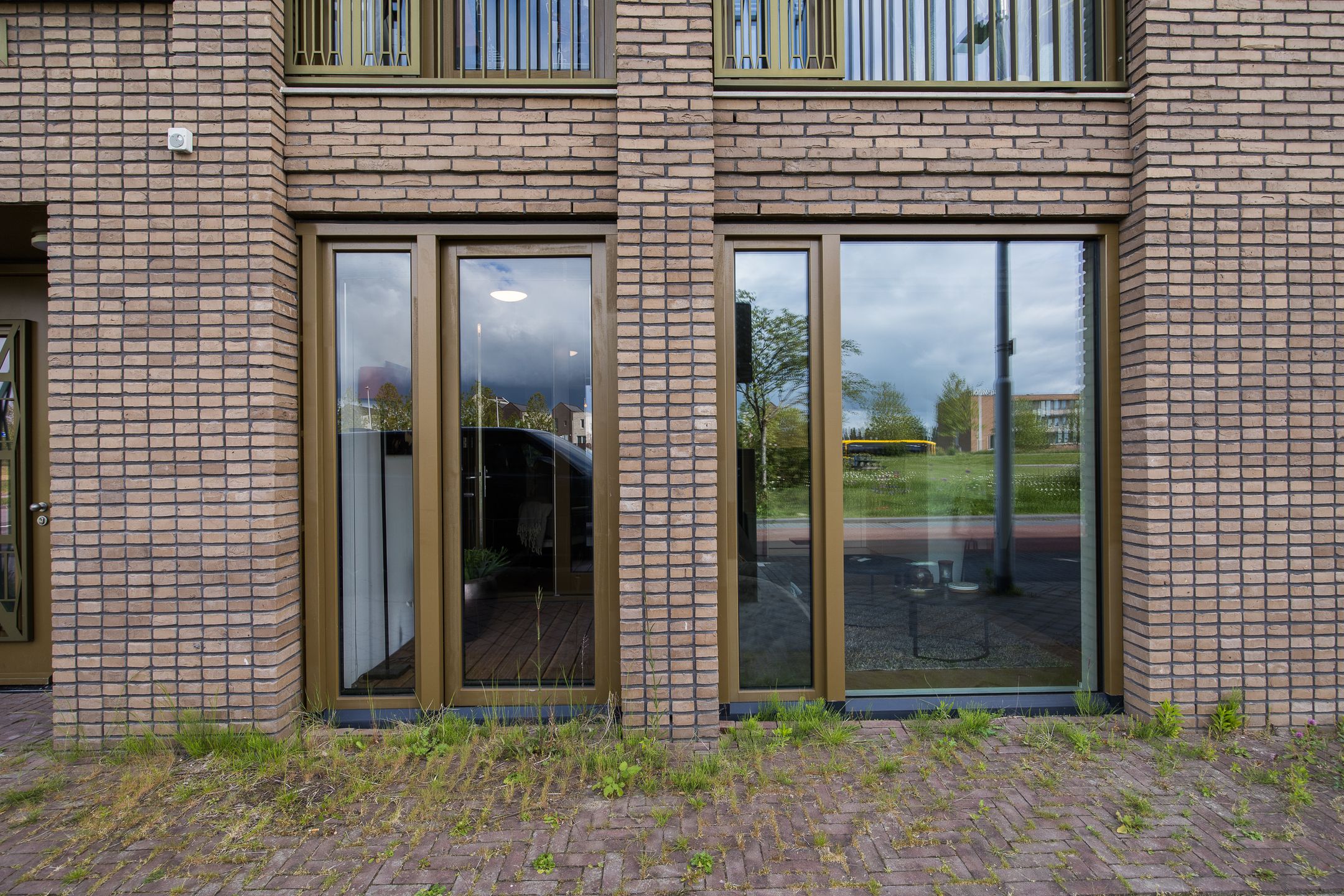 Modern Ground-Floor Apartment with Private Patio and Parking in Leeuwesteyn — 48