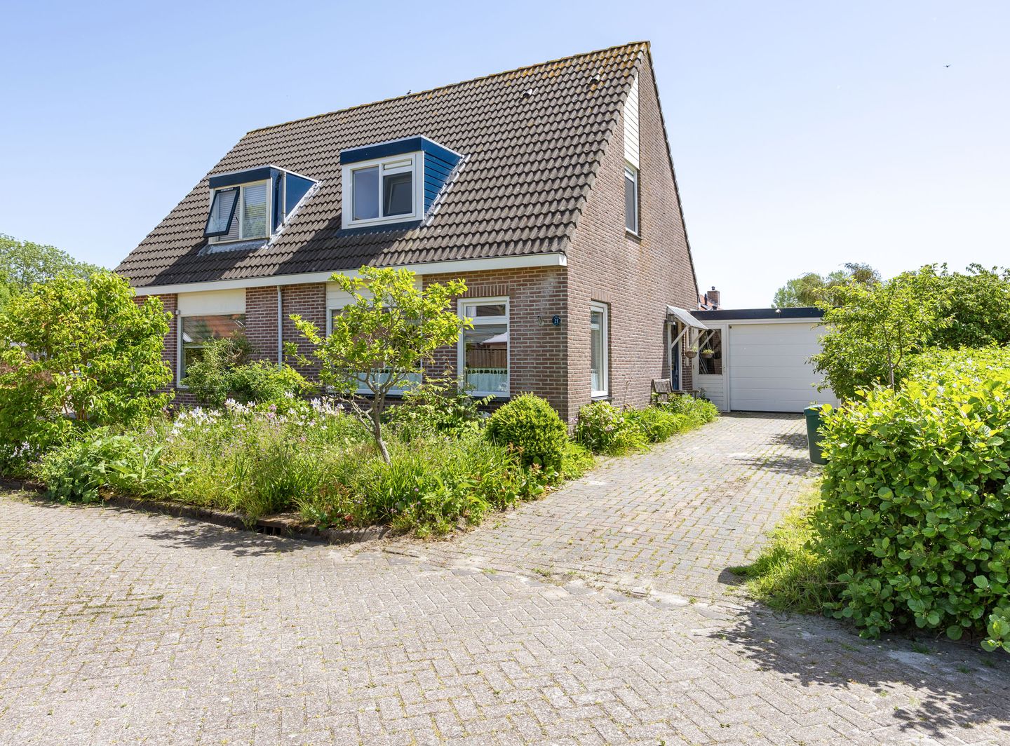 Semi-detached home with solar panels and south-facing garden in peaceful Peins — 14