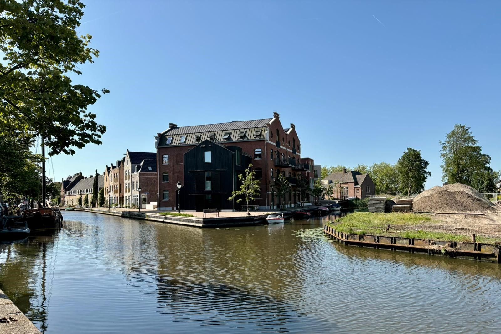 Modern Ground Floor Apartment with Water Views in Historic Oudewater — 21