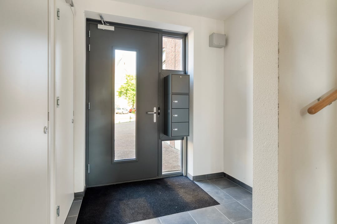 Modern Ground Floor Apartment with Water Views in Historic Oudewater — 17