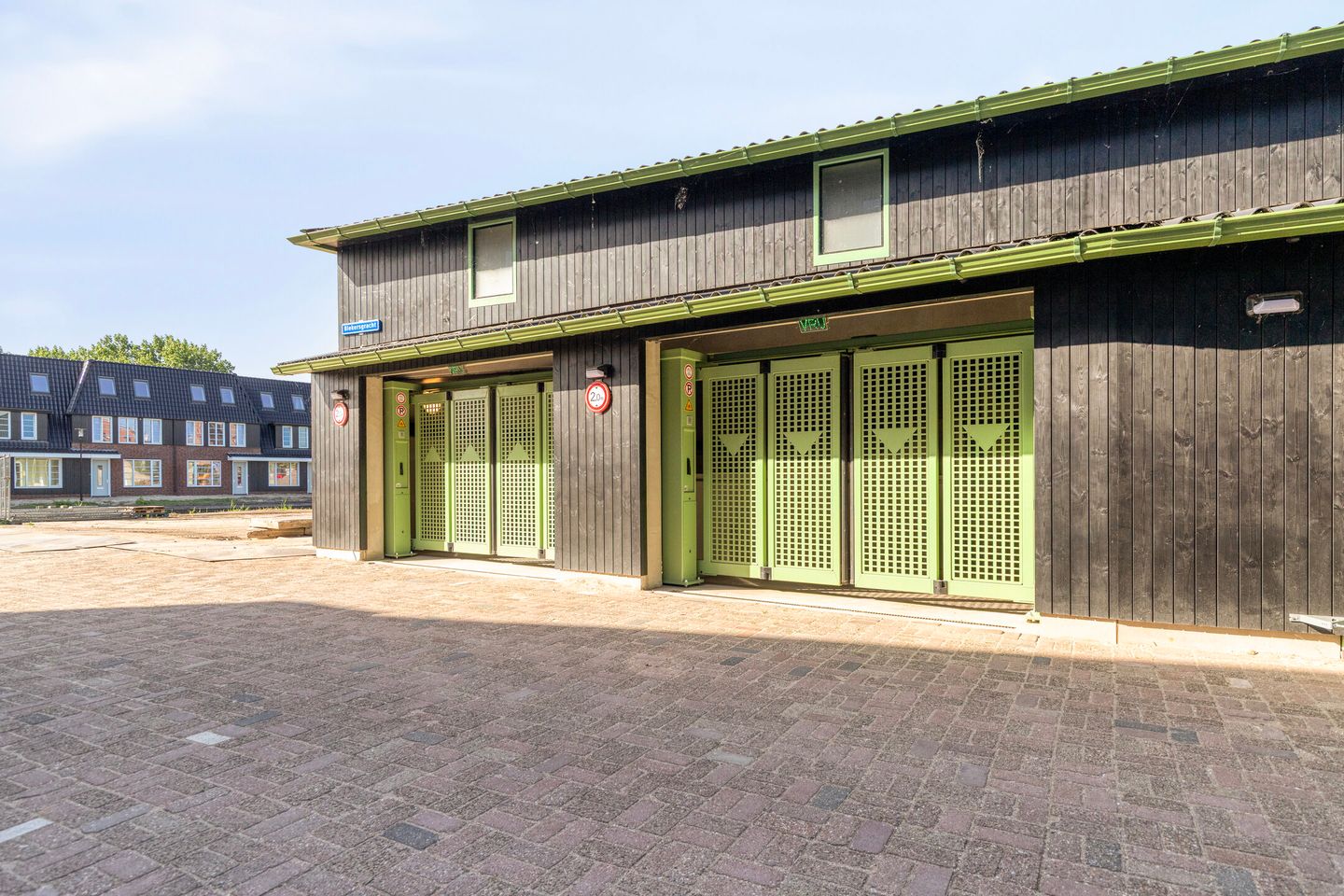 Modern Ground Floor Apartment with Water Views in Historic Oudewater — 19