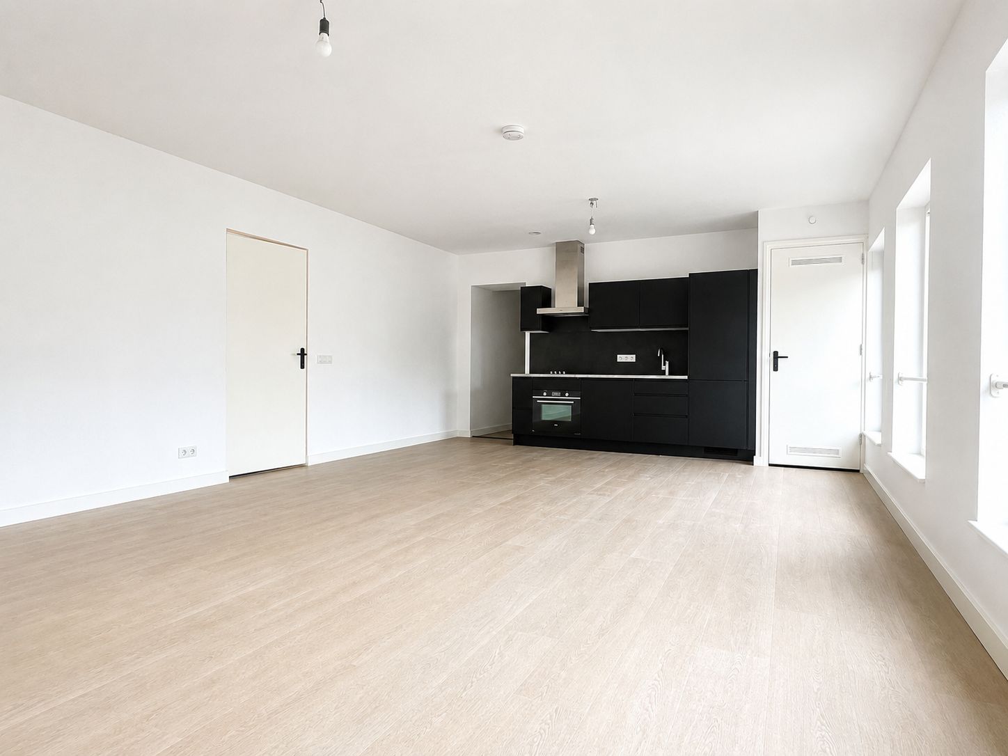 Photo 3 of Emmastraat 1-B