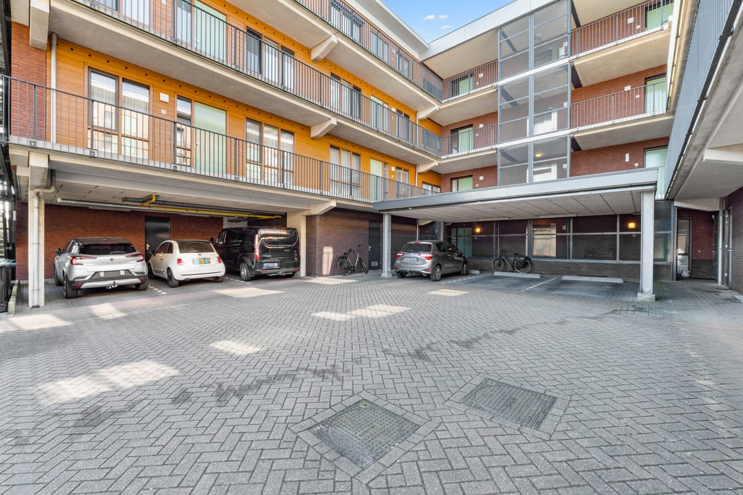 Spacious Ground Floor Corner Apartment with Large Garden in Epe Center — 31
