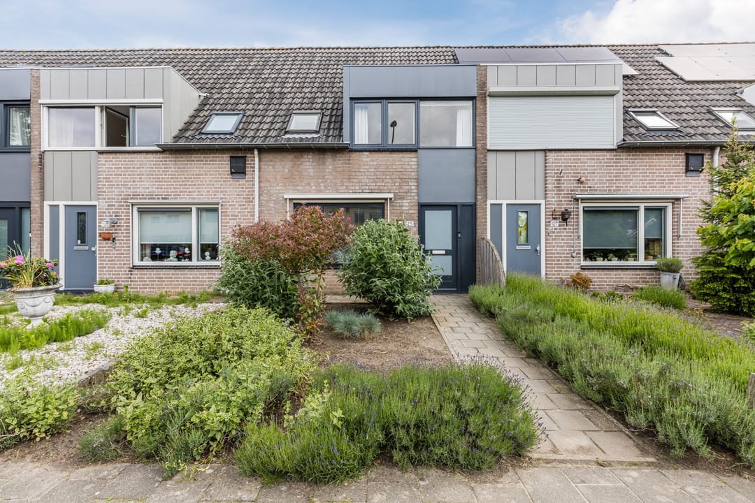 Maison mitoyenne prête à emménager à Geertruidenberg