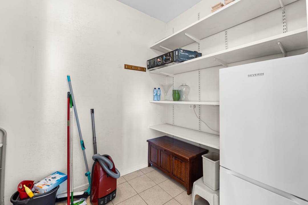 Spacious Ground Floor Corner Apartment with Large Garden in Epe Center — 23