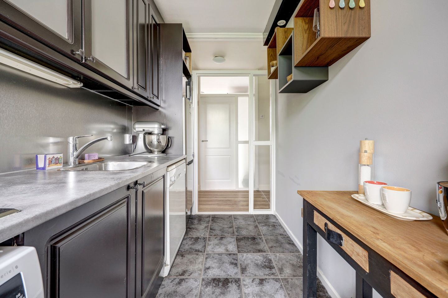 Move-Ready Three-Room Apartment with Two Balconies in Central Location — 14