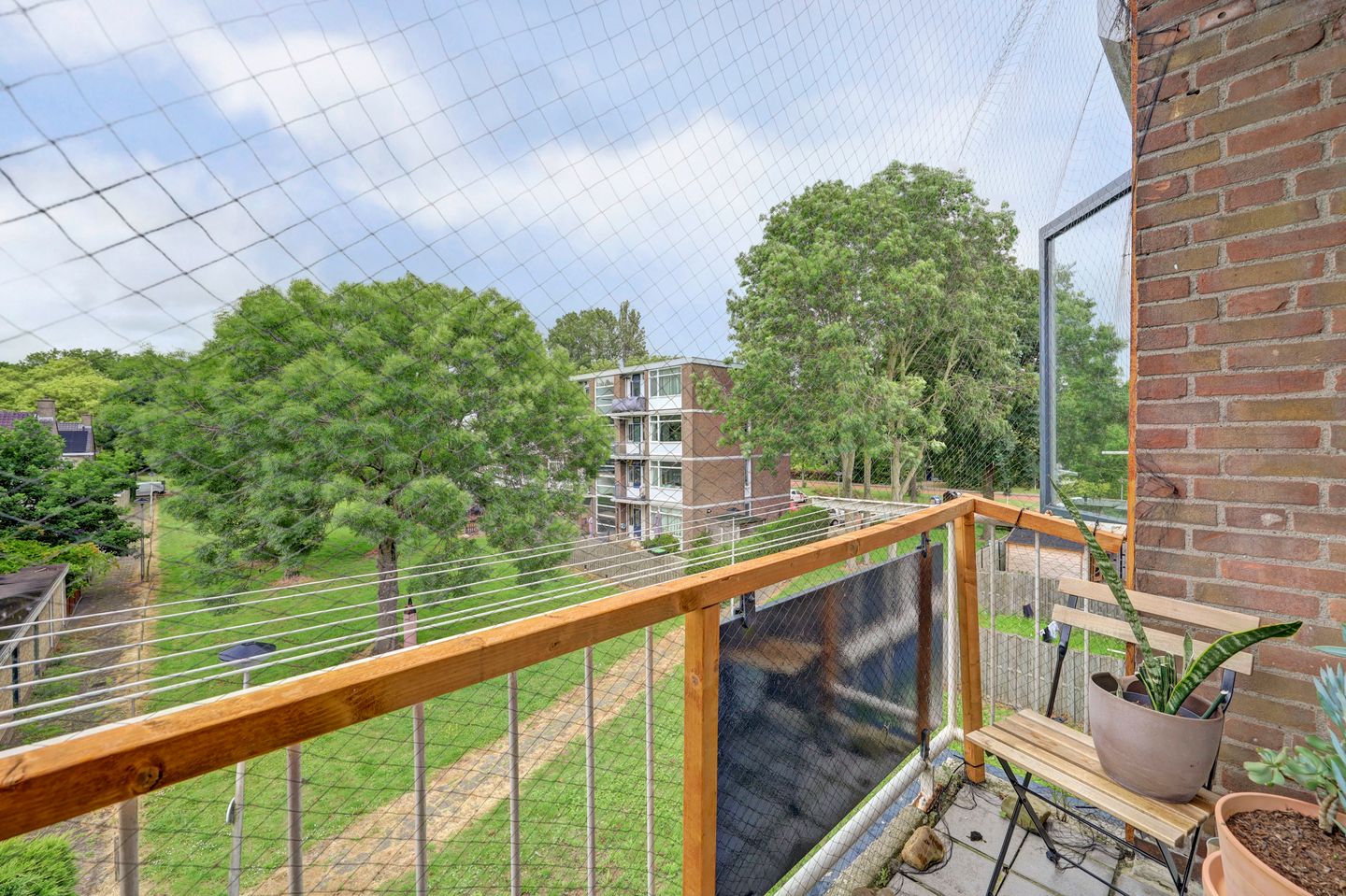 Move-Ready Three-Room Apartment with Two Balconies in Central Location — 20